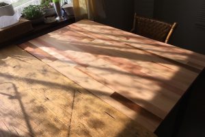 米杉積層材のテーブル